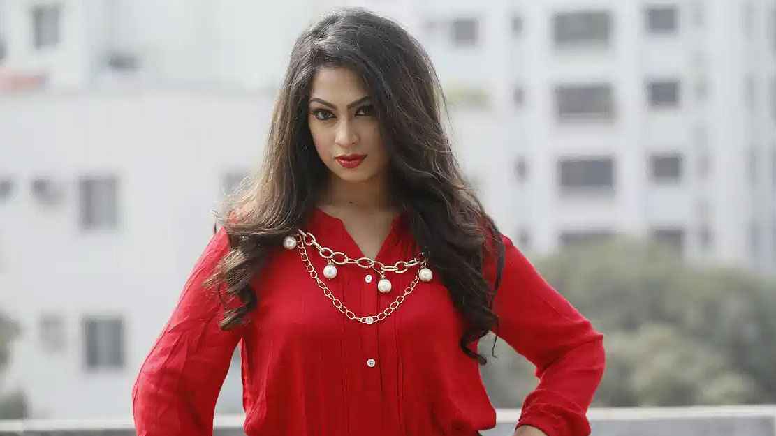 বাবার জমি একাই ভোগ করতে চান পপি, বোনের জিডি