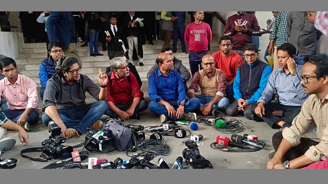 সংবাদ সম্মেলনে বিএনপি কর্মীদের হট্টগোল, সাংবাদিকদের নিগ্রহের অভিযোগ