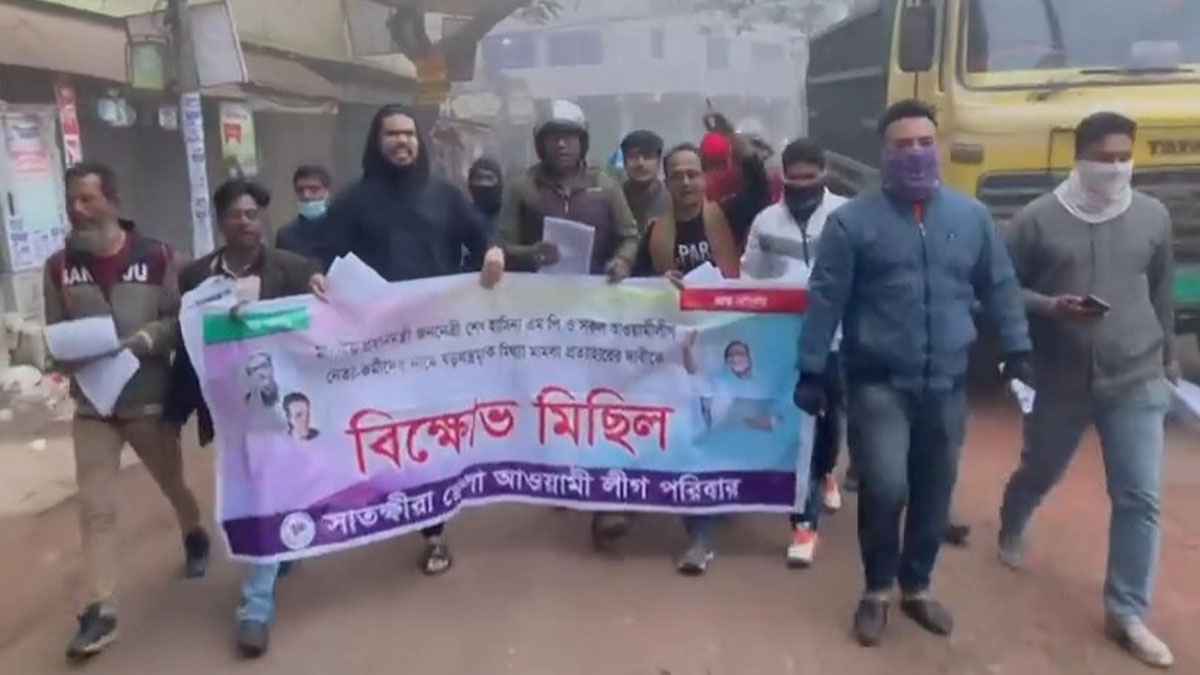 সাতক্ষীরায় আওয়ামী লীগে ঝটিকা মিছিল ও লিফলেট বিতরণ