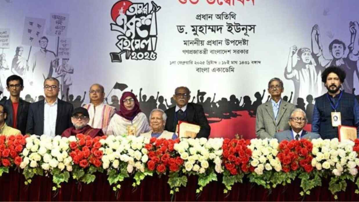পুরস্কার দেওয়ার পর থাকছে না গ্রুপ ফটোসেশন!