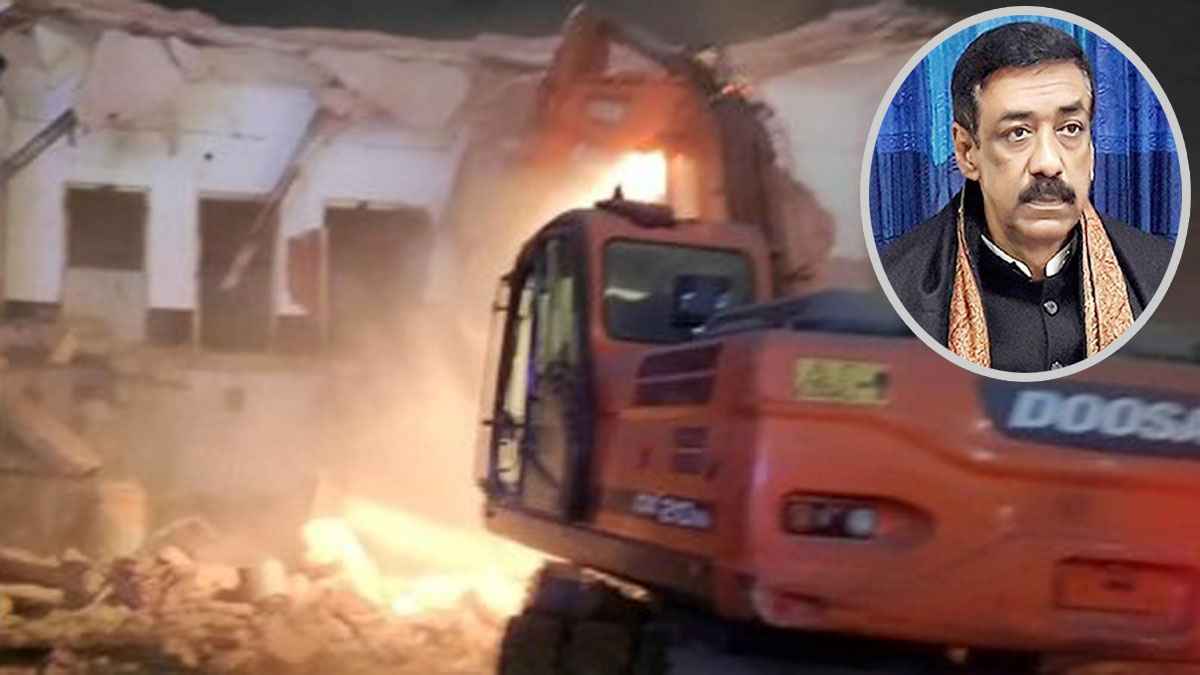 শামীম ওসমানের পৈত্রিক বাড়ি আমান ভবন ভাংচুর ও অগ্নিসংযোগ