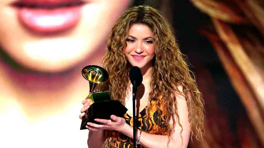 চতুর্থবার গ্র্যামি জয়, অভিবাসীদের উৎসর্গ করলেন শাকিরা 