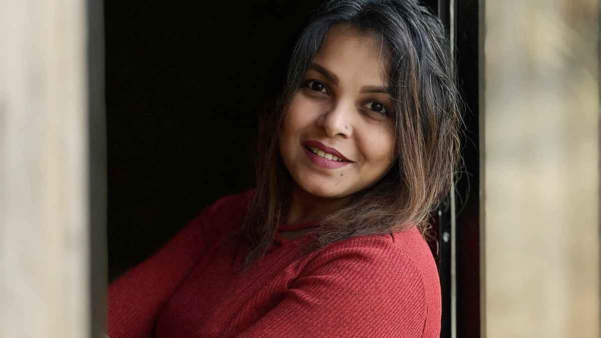 ডিবি কার্যালয়ে মেহের আফরোজ শাওন