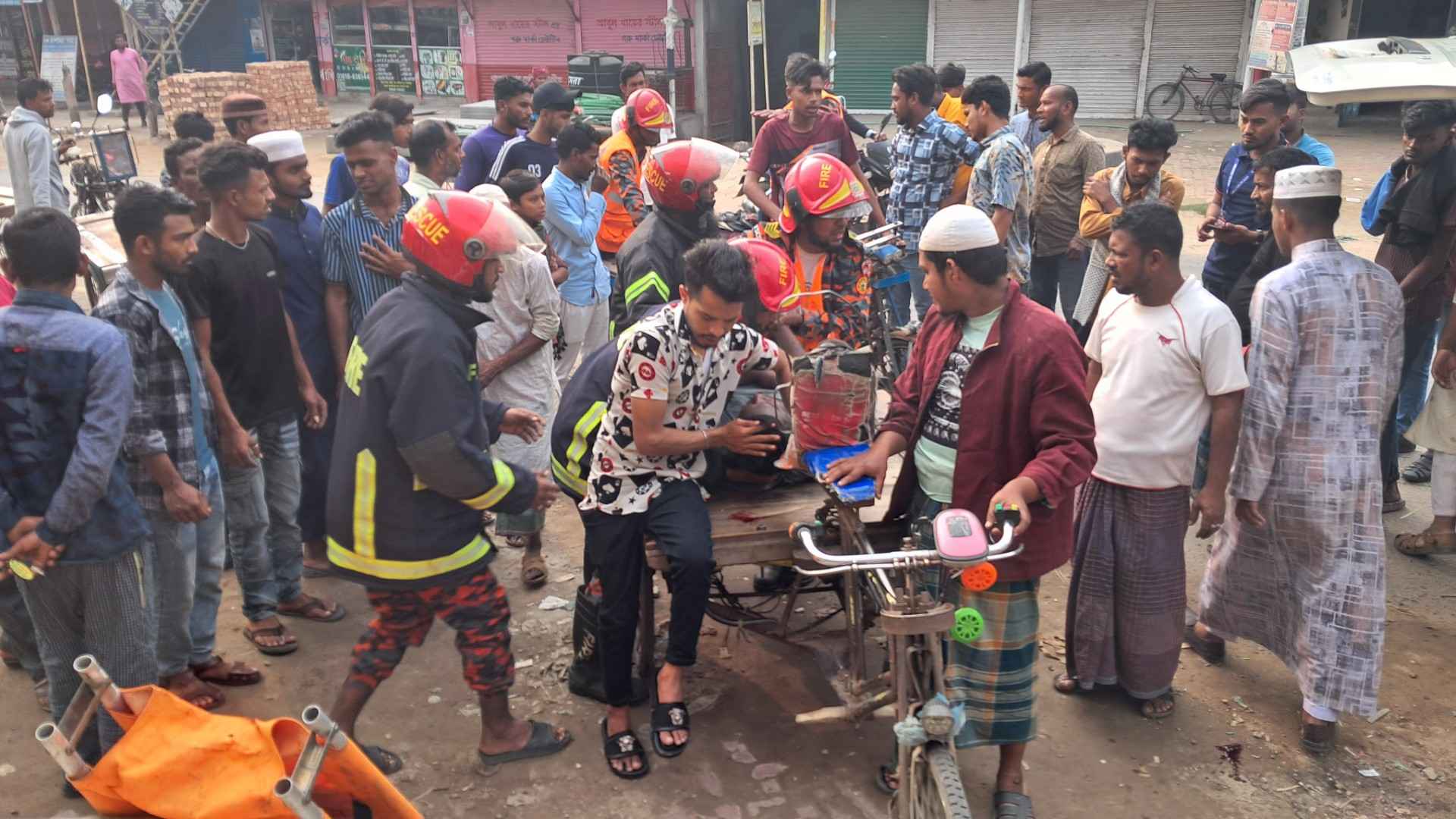 বাগেরহাটে যাত্রীবাহী পরিবহন-ইজিবাইক মুখোমুখি সংঘর্ষ, নিহত ২