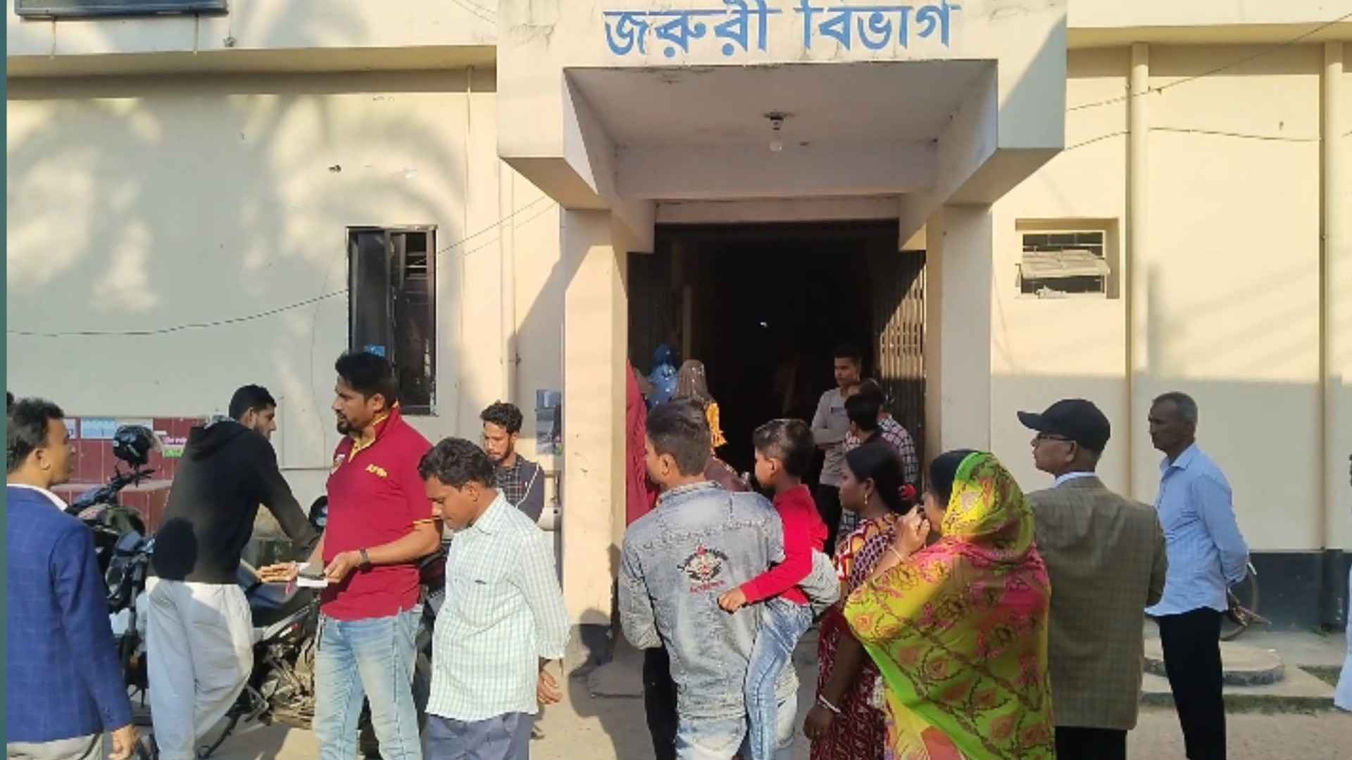 ঝালকাঠিতে বাসচাপায় প্রাণ গেল বিদ্যালয়ের ল্যাব সহকারীর