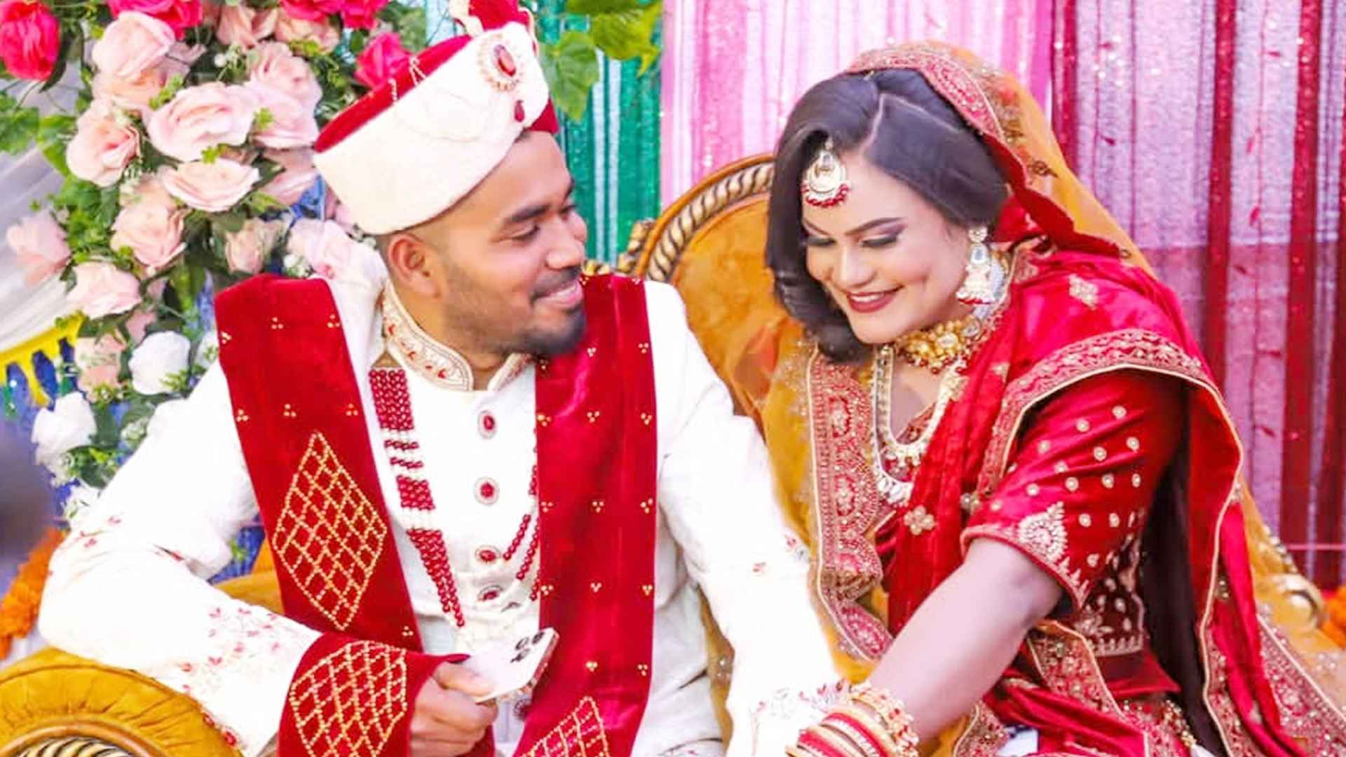 বিয়ের পিঁড়িতে বসলেন সাফজয়ী নারী ফুটবলার আঁখি