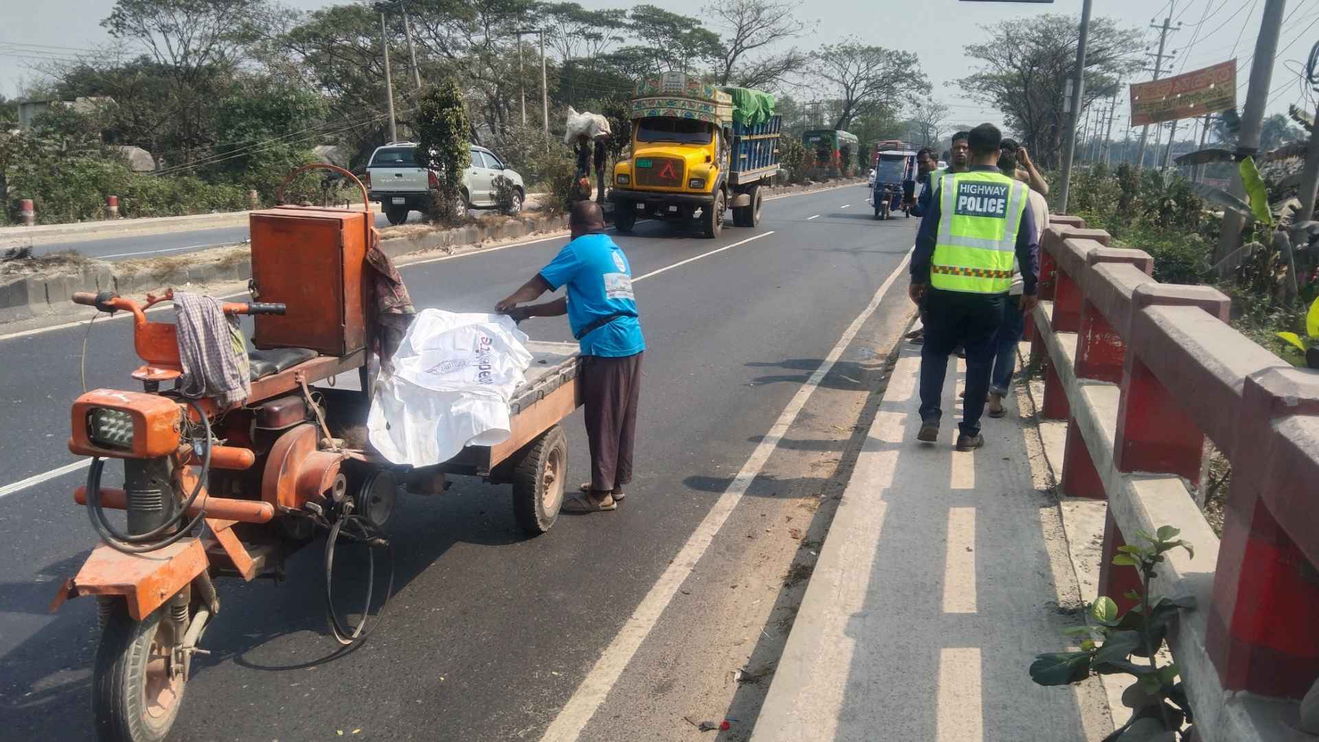 সোনারগাঁওয়ে মহাসড়কে অজ্ঞাত নারীর খণ্ডিত মরদেহ উদ্ধার