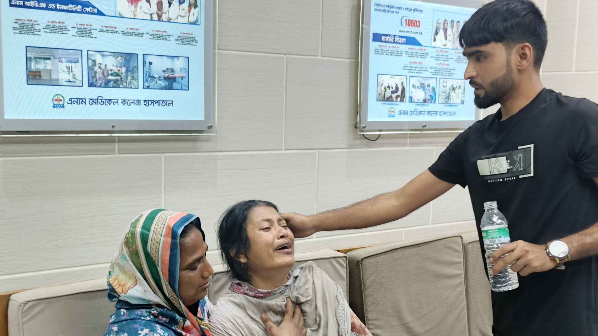 ধামরাইয়ে প্রকাশ্য দিবালোকে সাবেক ইউপি সদস্যকে কুপিয়ে হত্যা