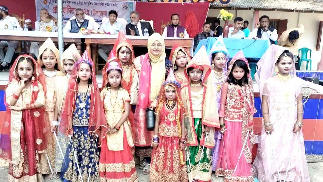 ক্ষুদে শিশুদের অসাধারণ বিলুপ্ত ‘পুতুল’ নাচে সবাই মুগ্ধ