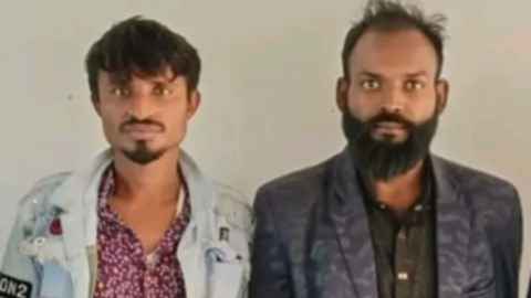 কেন্দুয়ায় ১০০ ইয়াবাসহ দুই মাদক কারবারি গ্রেফতার