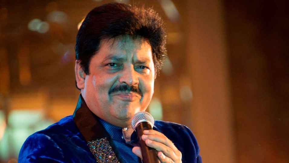 সেলফির অজুহাতে পুনমকে যৌন হেনস্তা, মুখ খুললেন সেই যুবক