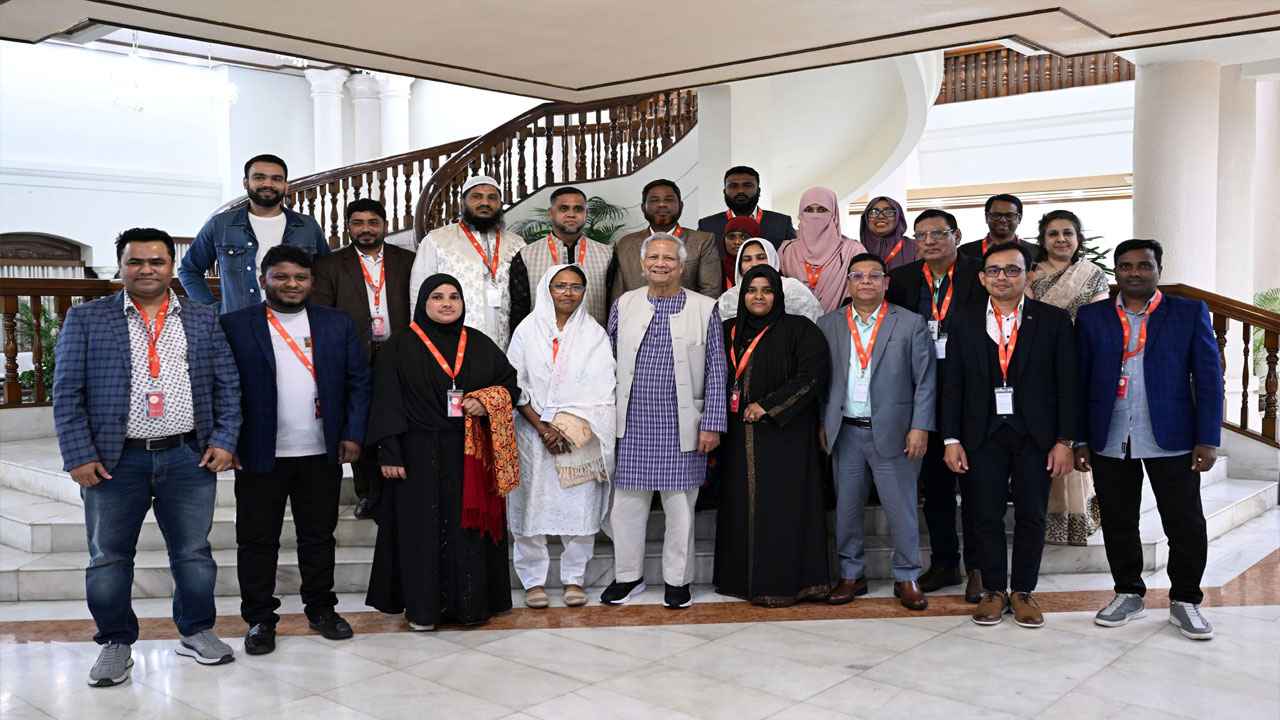 নবীন উদ্যোক্তাদের সফলতার গল্প শুনে উচ্ছ্বসিত প্রধান উপদেষ্টা