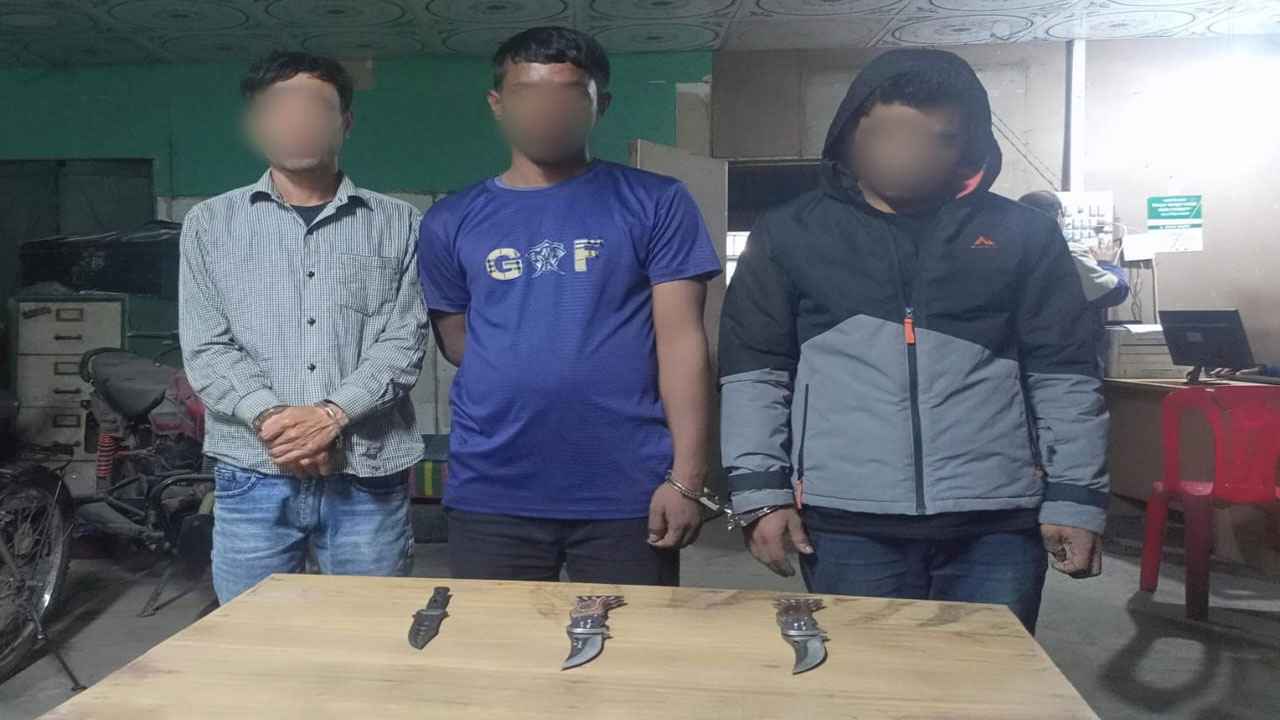 ডাকাতির প্রস্তুতিকালে দেশীয় অস্ত্রসহ গ্রেফতার ৩