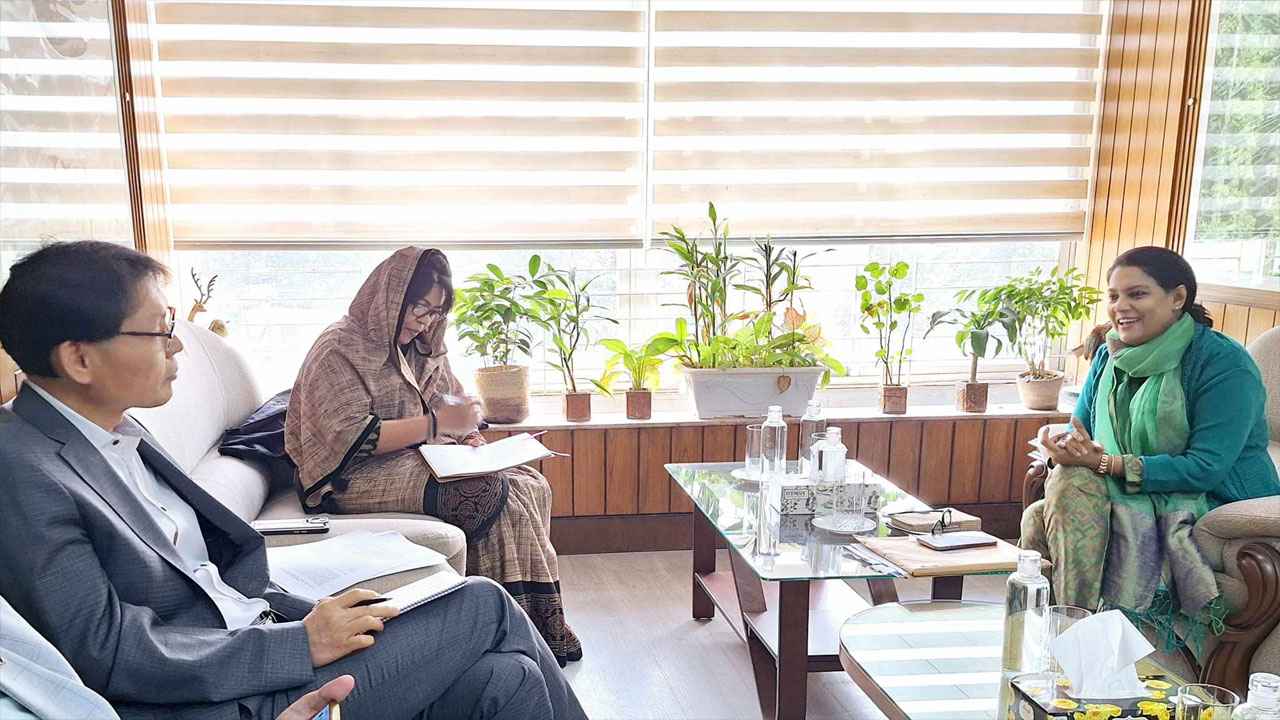 নদী দূষণ, বর্জ্য ব্যবস্থাপনায় এডিবির সহযোগিতা চান পরিবেশ উপদেষ্টা