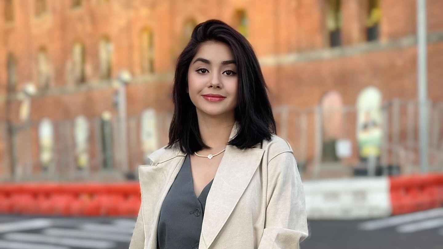 যে নায়িকাদের মেকআপ আর্টিস্ট ছিলেন রোজা