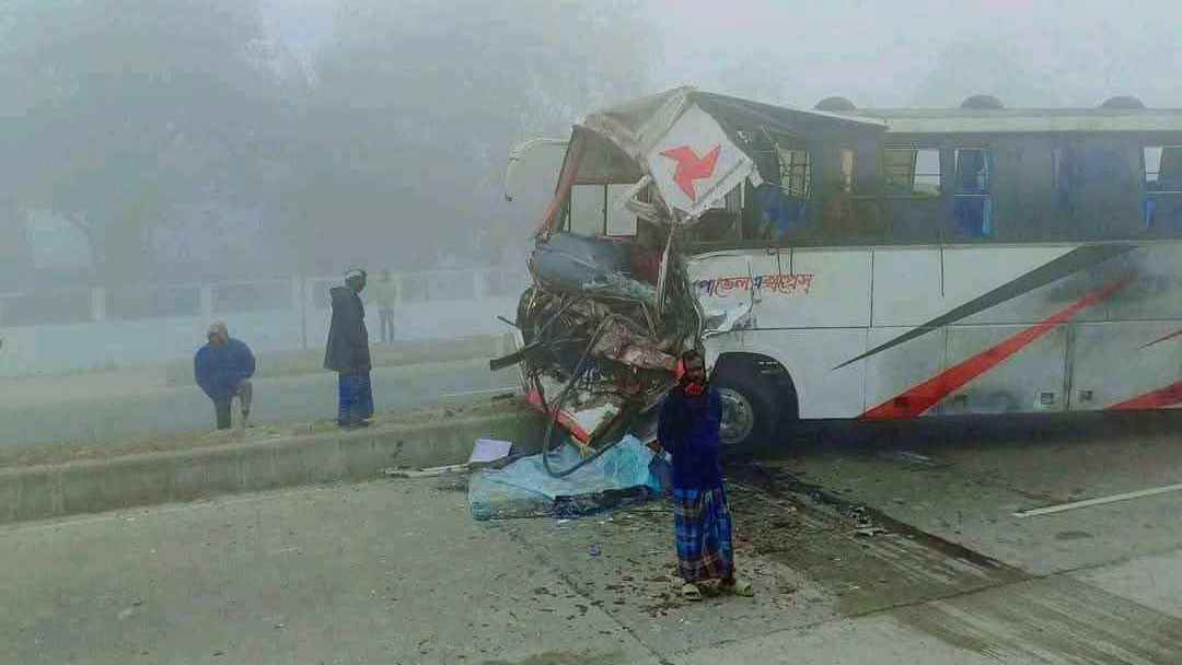 রংপুরে নৈশ কোচ ও মাহিন্দ্রার মুখোমুখি সংঘর্ষে নিহত ৩