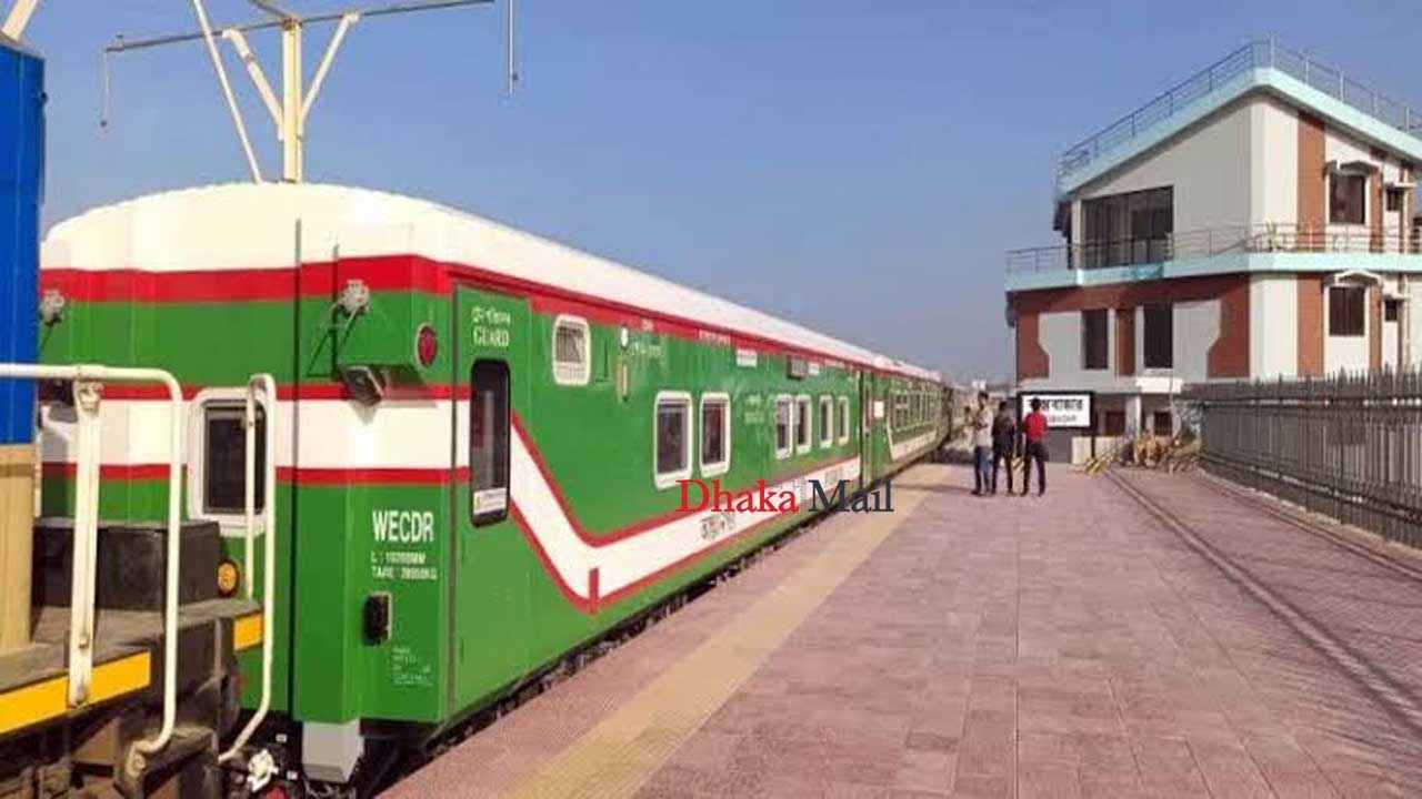 চট্টগ্রাম-কক্সবাজার রুটে বিক্রি হচ্ছে দুই ট্রেনের টিকিট, খুশি যাত্রীরা