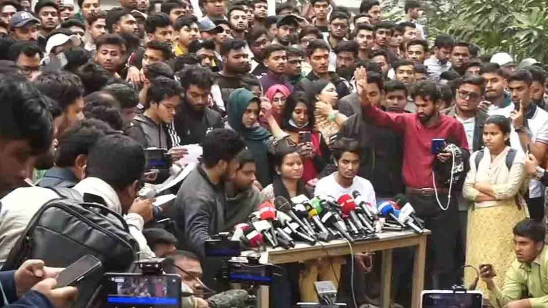 দাবি মেনে নিতে চার ঘণ্টার আল্টিমেটাম ৭ কলেজের শিক্ষার্থীদের