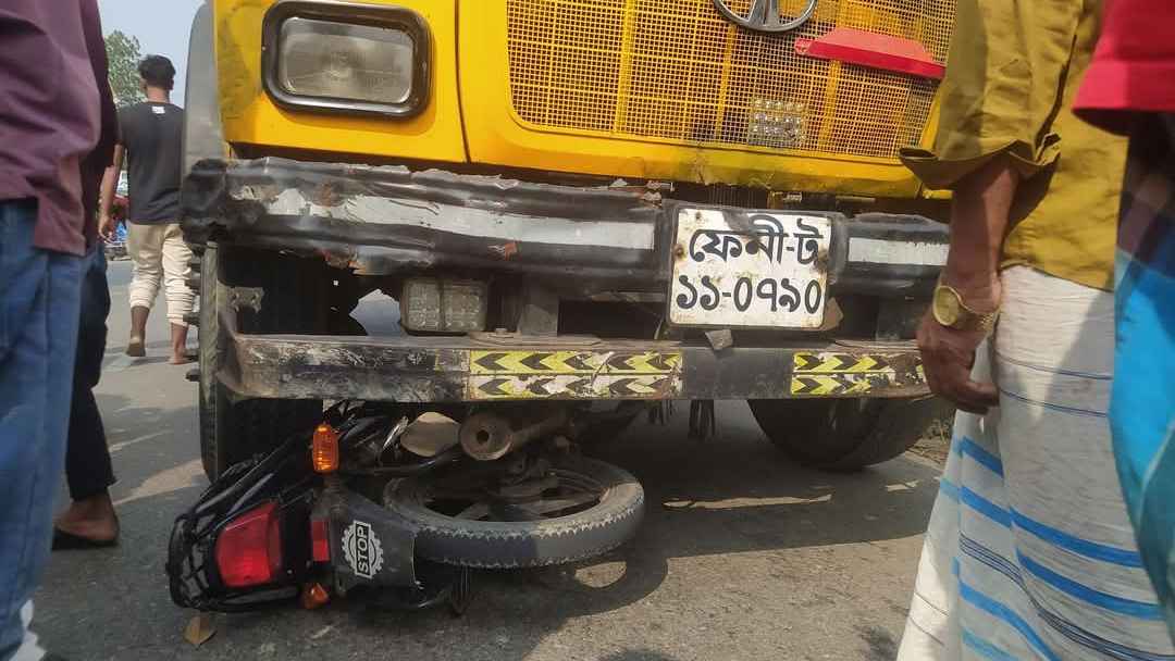নোয়াখালীতে ট্রাকচাপায় মোটরসাইকেল আরোহী যুবক নিহত