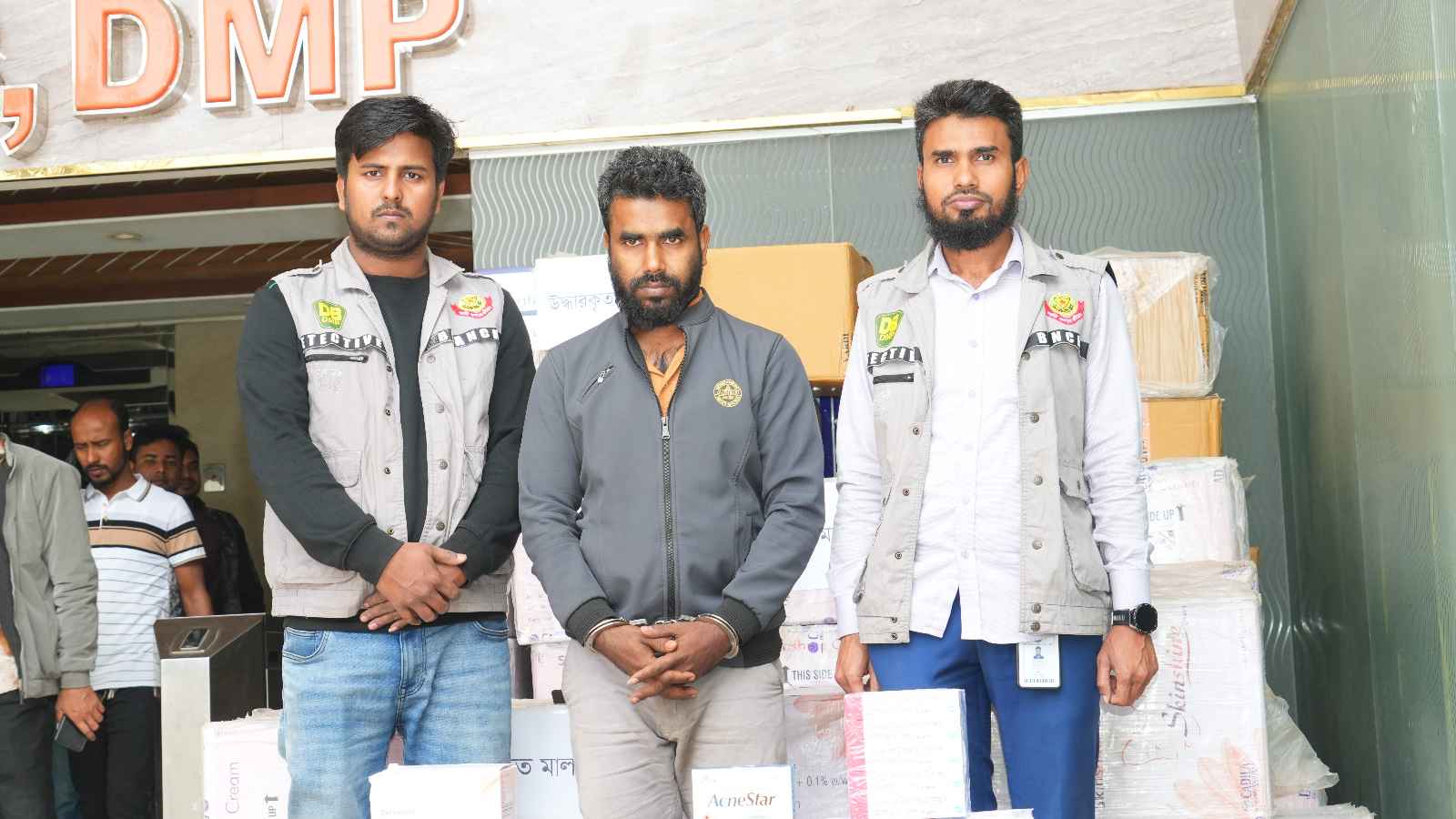 রাজধানীতে অর্ধকোটি টাকার ভারতীয় কসমেটিকস উদ্ধার, চক্রের একজন গ্রেফতার