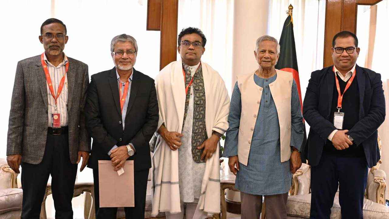 ছাত্র সংসদ নির্বাচন বিষয়ে প্রধান উপদেষ্টার পরামর্শ চাইলেন জাবি ভিসি