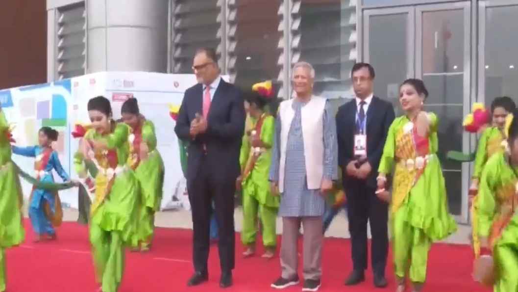 পর্দা উঠল বাণিজ্য মেলার, উদ্বোধন করলেন প্রধান উপদেষ্টা