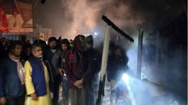 আগুনে পুড়ে ছাই কয়েকশ পাখি