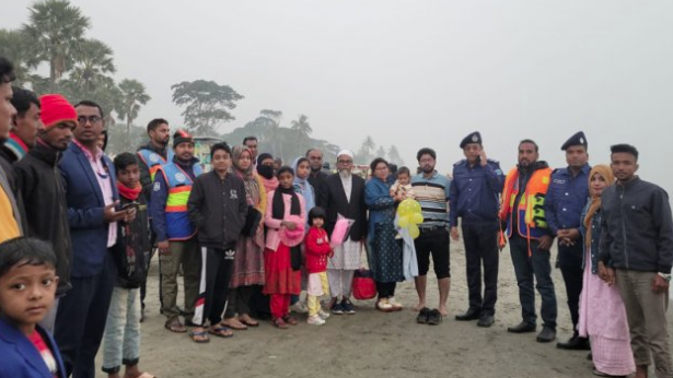 বোটের ইঞ্জিন বিকল হয়ে ঘন কুয়াশায় পথ হারান ১৪ পর্যটক 