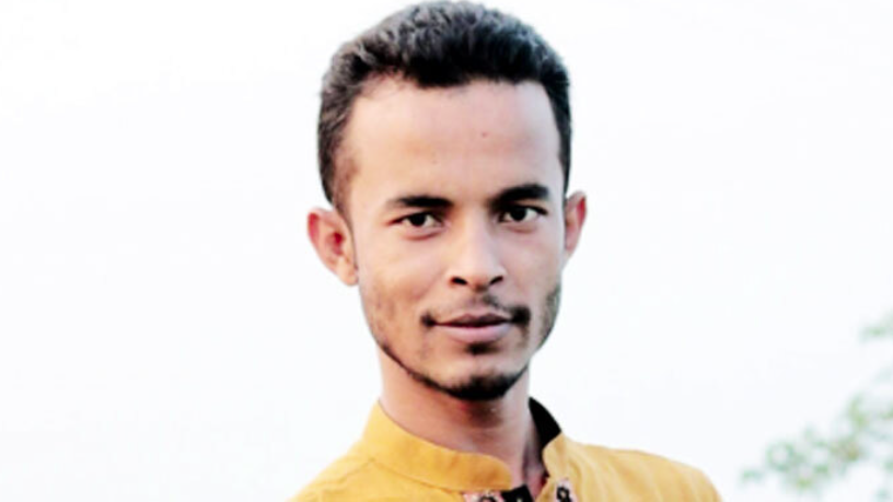 ছাত্রলীগ নেতাকে পুলিশে দিলো স্থানীয়রা