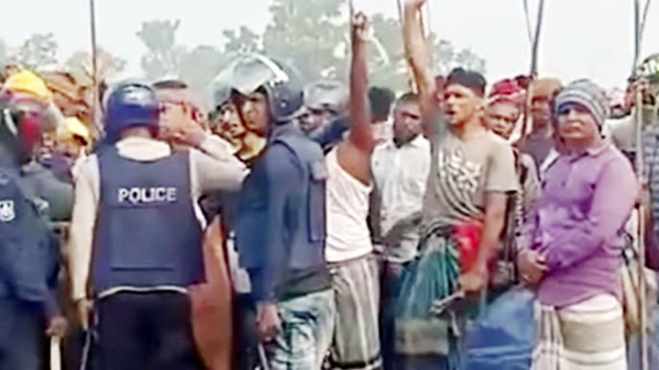 ফরিদপুরে দুই গ্রামের বাসিন্দাদের সংঘর্ষ, পুলিশসহ আহত ৫০
