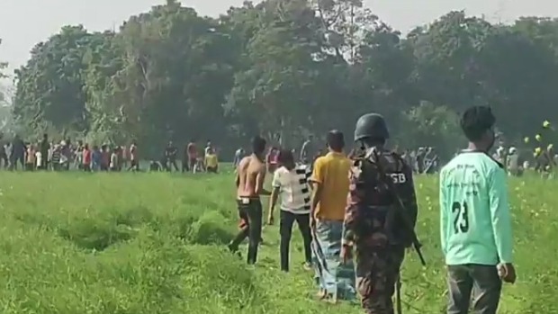 সীমান্তে হট্টগোল: পায়ের চাপে ফসল নষ্ট