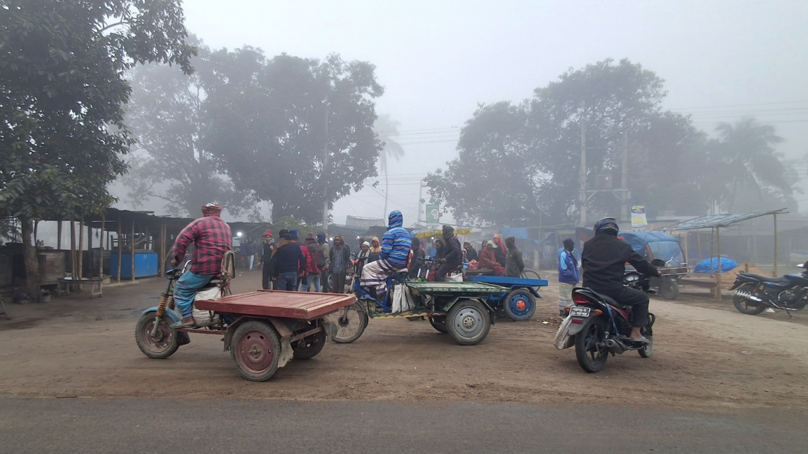 পঞ্চগড়ে বৃষ্টির মতো ঝরছে শিশির, দেখা নেই সূর্যের