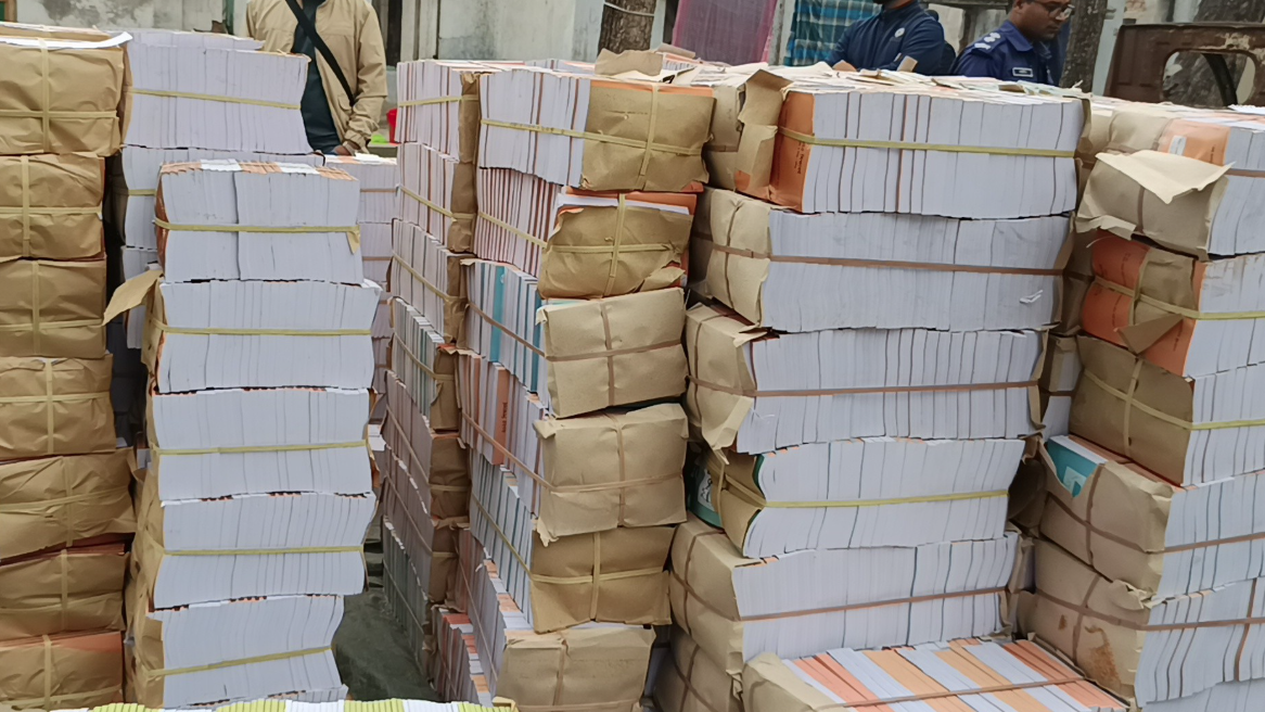 পাচারকালে মাধ্যমিকের নতুন শিক্ষাবর্ষের ৯ হাজার বই জব্দ