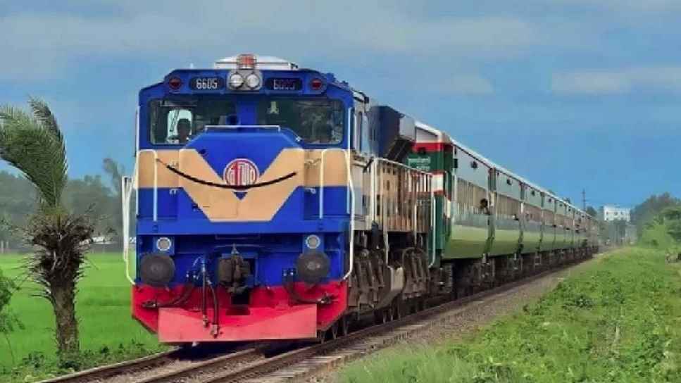 যাত্রা বাতিল হওয়া যাত্রীদের সুখবর দিলো রেলওয়ে