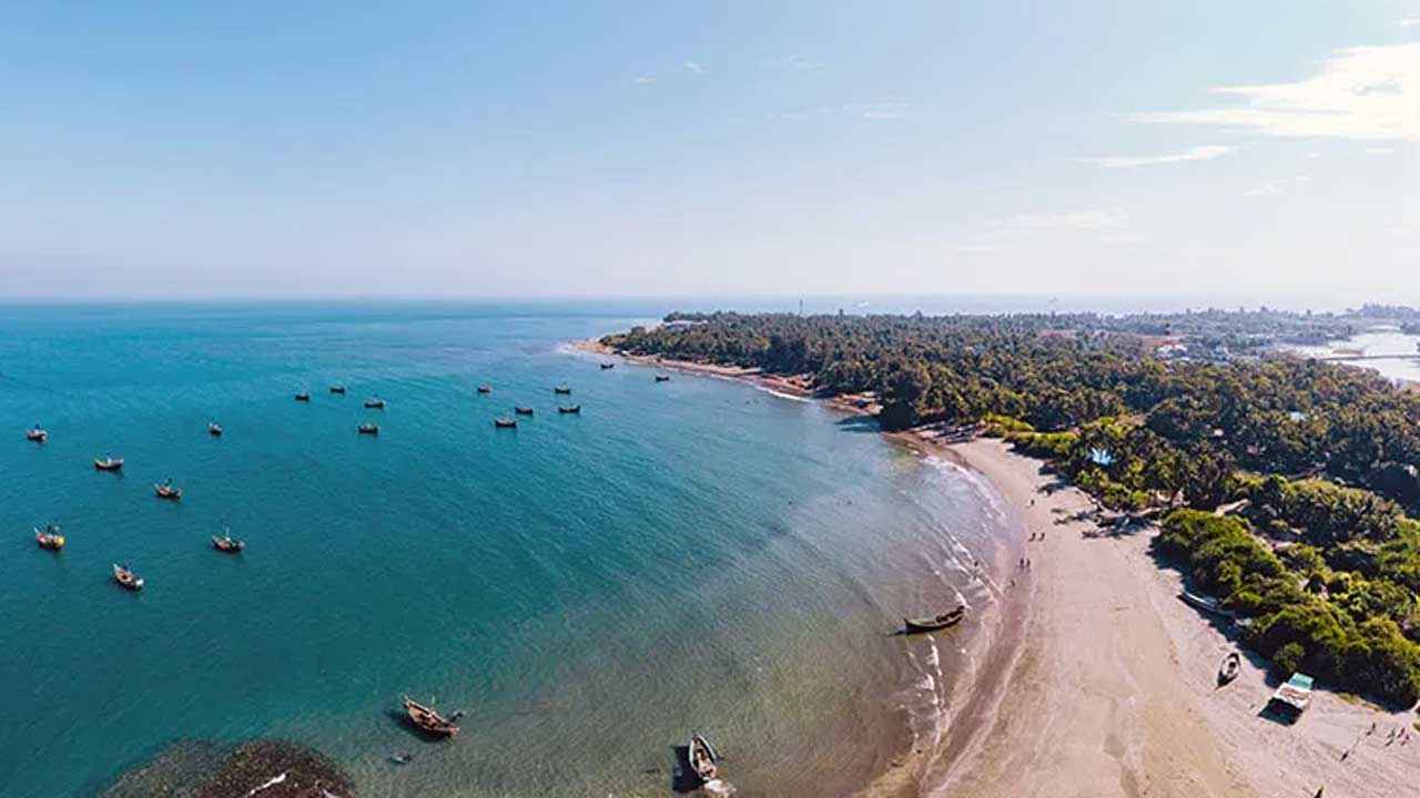 সেন্টমার্টিনে বন্ধ হচ্ছে প্লাস্টিক বোতল, খাবার পানি সরবরাহ করবে সরকার