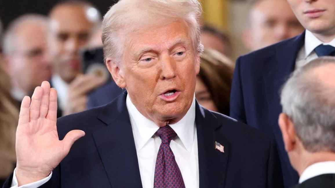 মার্কিন যুক্তরাষ্ট্রে প্রেসিডেন্ট ট্রাম্পের দ্বিতীয় যাত্রার সূচনা