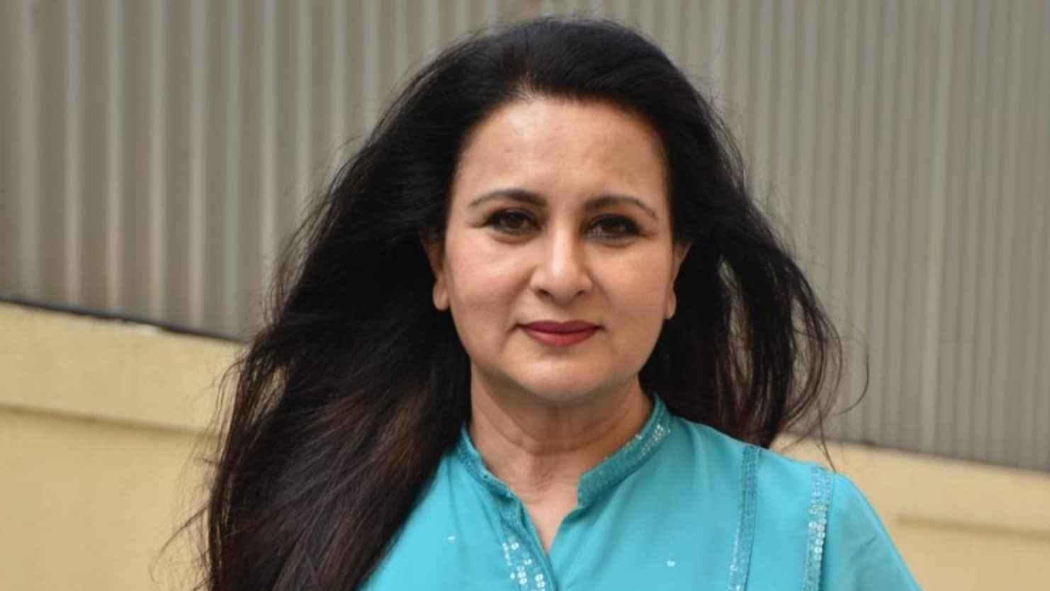 অভিনেত্রীর বাড়ি লুট, সেখানে বসেই পার্টি দুষ্কৃতিকার