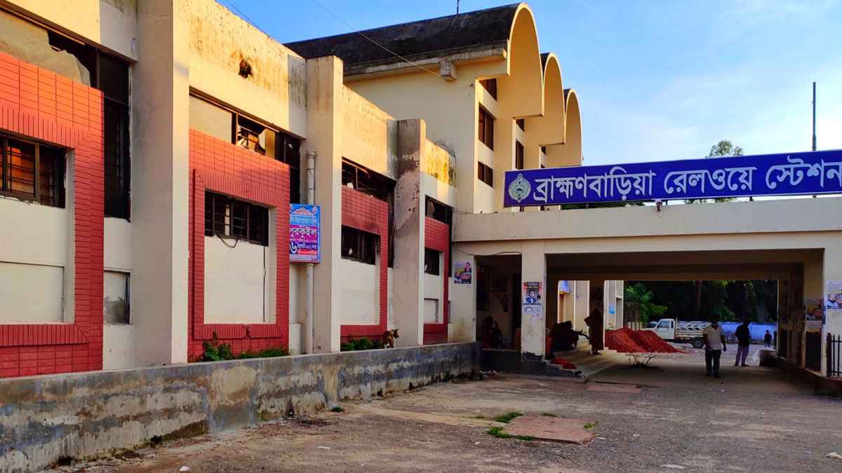 ব্রাহ্মণবাড়িয়ায় ট্রেনযাত্রীদের দুর্ভোগ