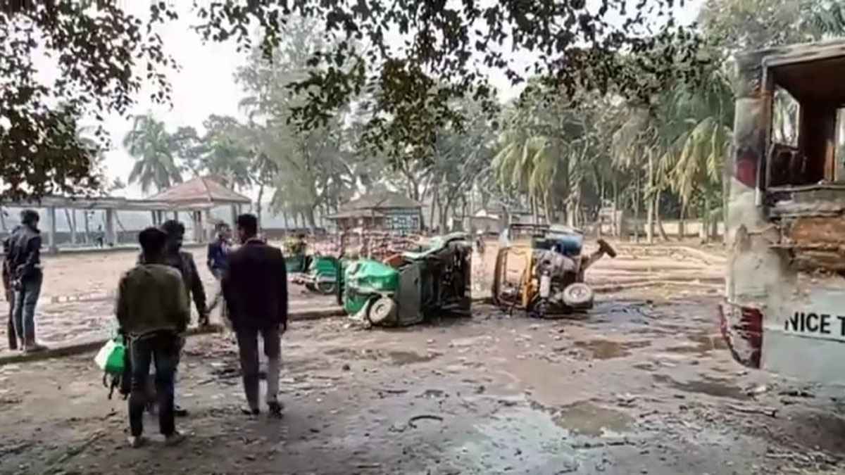 ভোলায় আবারও সংঘর্ষ, ৩ সিএনজিতে আগুন
