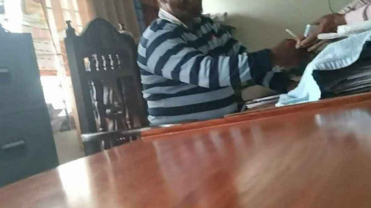 নাটোর থানায় ঘুষ নেওয়ার ভিডিও ভাইরাল, এসআই প্রত্যাহার