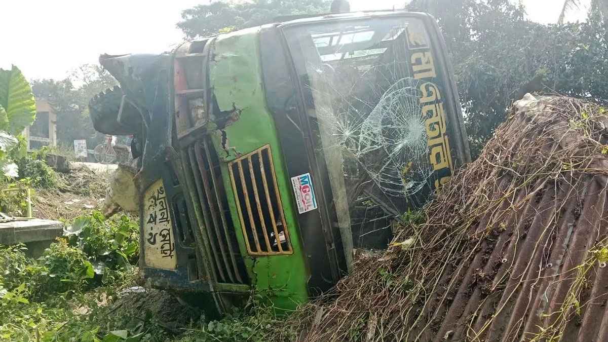 গোপালগঞ্জে যাত্রীবাহী বাসের চাপায় নিহত ২