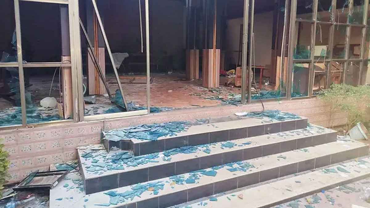 সিলেটে রিসোর্টে ভাঙচুর-আগুন, ৪ তরুণ-তরুণীকে বিয়ে