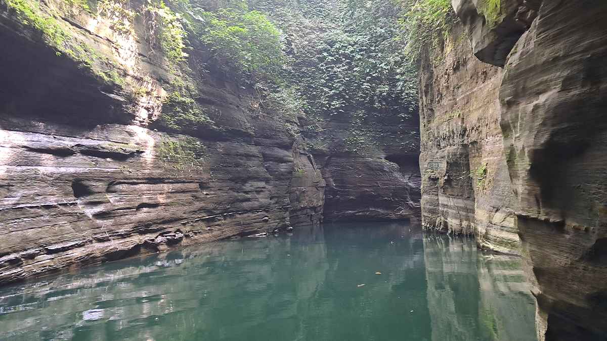 দেবতাখুম পর্যটন কেন্দ্র বন্ধ থাকায় দিশেহারা পর্যটন সংশ্লিষ্ট ব্যবসায়