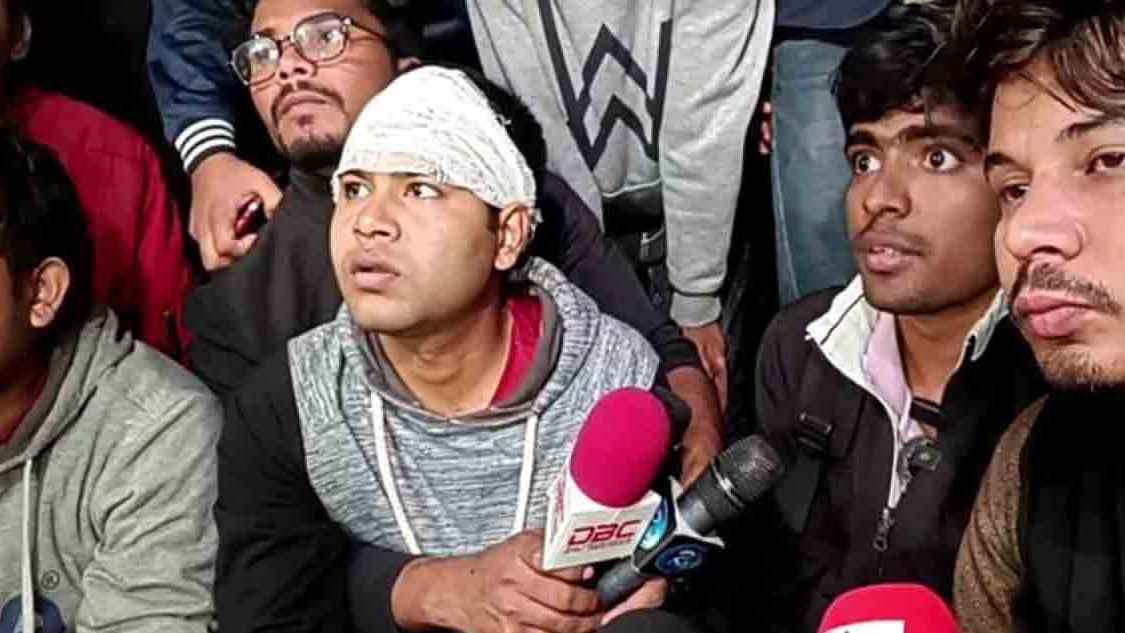 সকাল থেকে ‘ঢাকা অবরোধের’ ঘোষণা সাত কলেজের শিক্ষার্থীদের