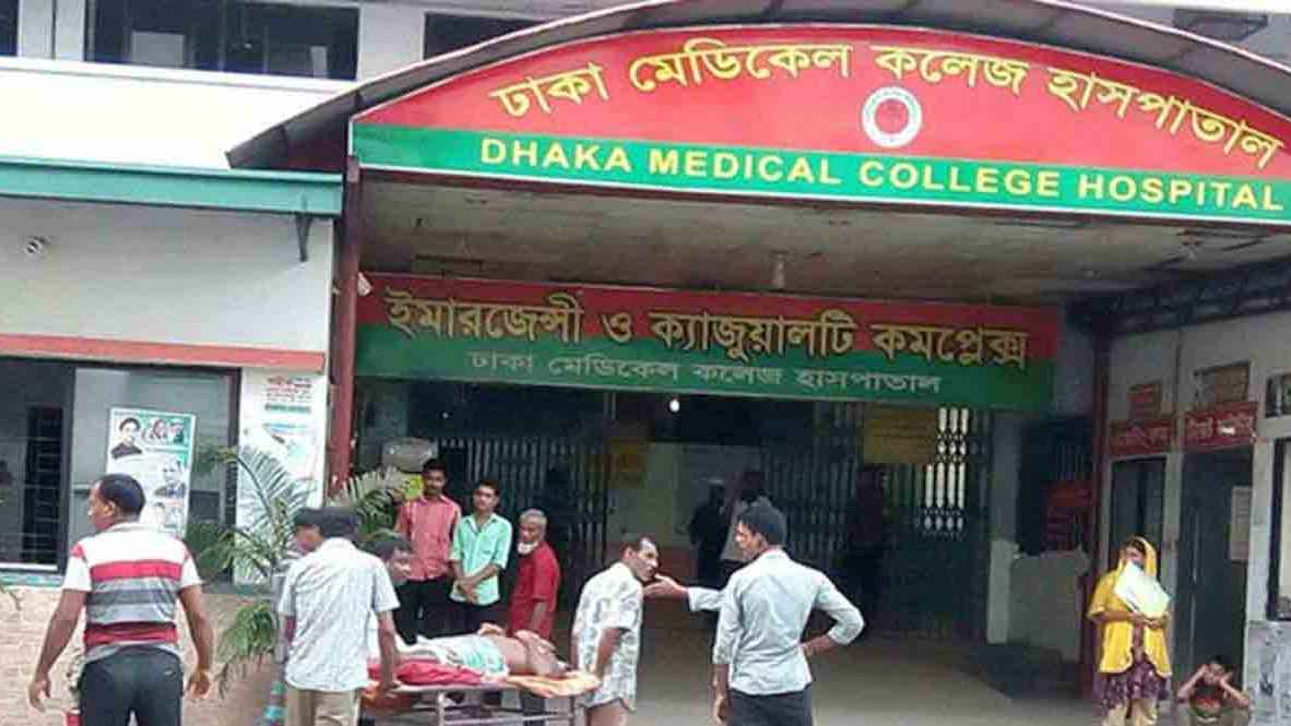 মুগদায় অটোরিকশায় মোটরসাইকেলের ধাক্কা, প্রাণ গেল দুই যুবকের