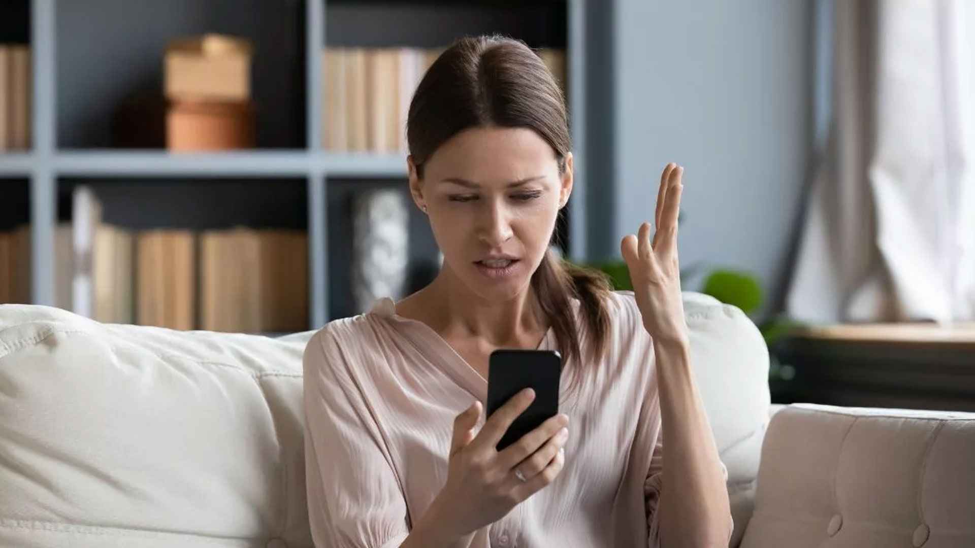 সোশ্যাল মিডিয়া কি আমাদের ‘খিটখিটে’ করে তুলছে?