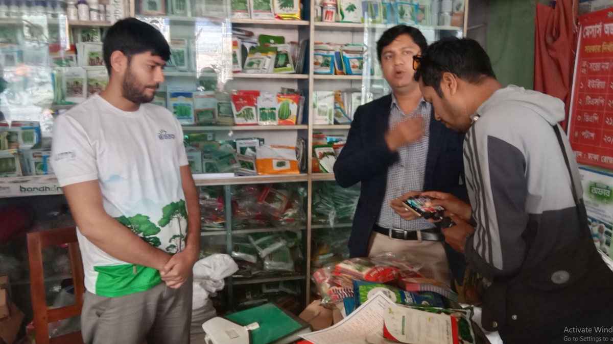 মাগুরায় মেয়াদোত্তীর্ণ বীজ রাখায় জরিমানা