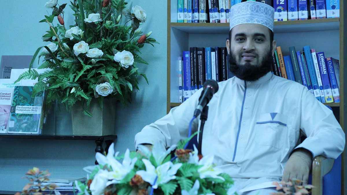 মাহফিলে যোগ দিতে সিলেটে আজহারী