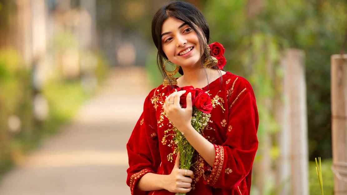 বিয়ে নিয়ে মুখ খুললেন পড়শী