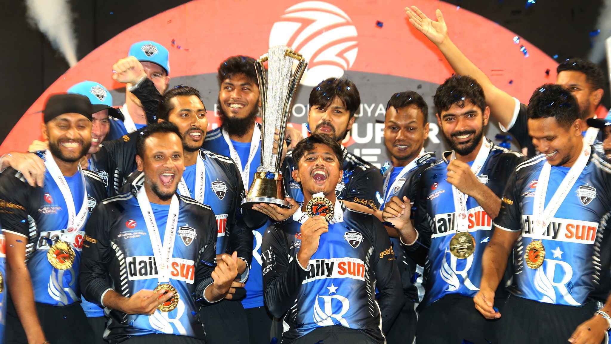 দুই ট্রফি নিয়ে রংপুর যাচ্ছে রংপুর রাইডার্স